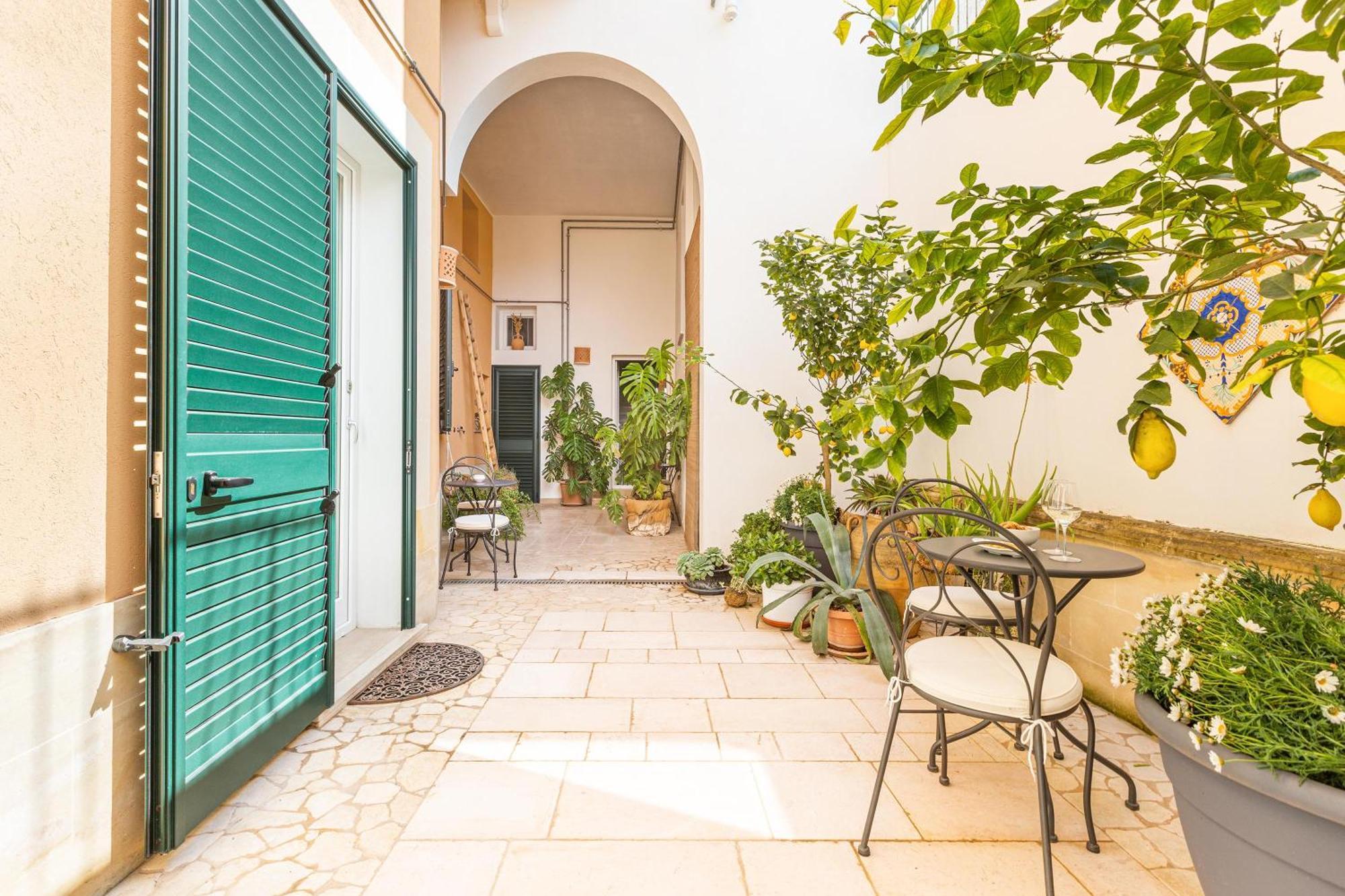 Dimora Le Tre Muse Guesthouse 莱切 外观 照片